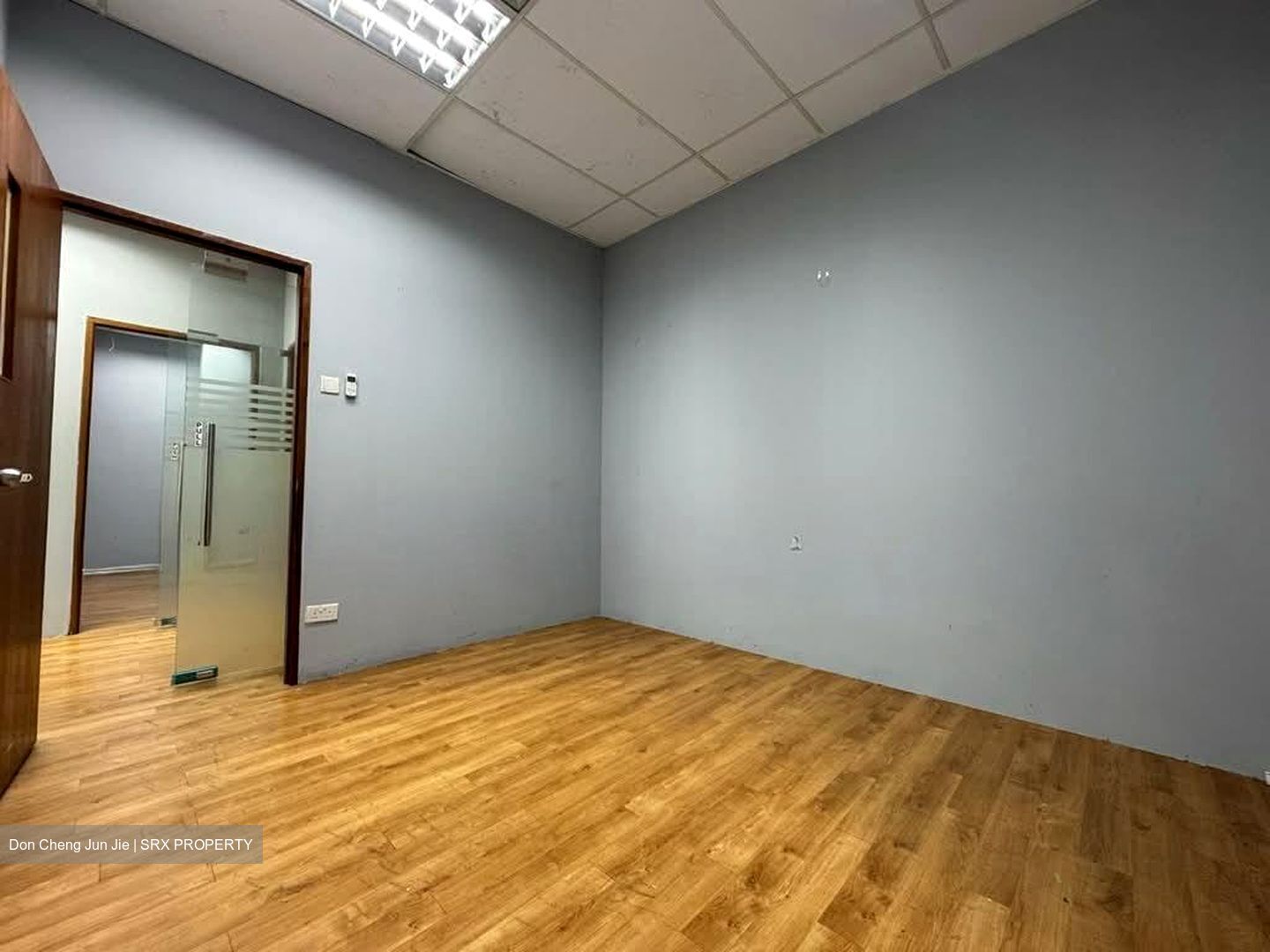 Benoi Road (D22), Office #558322891